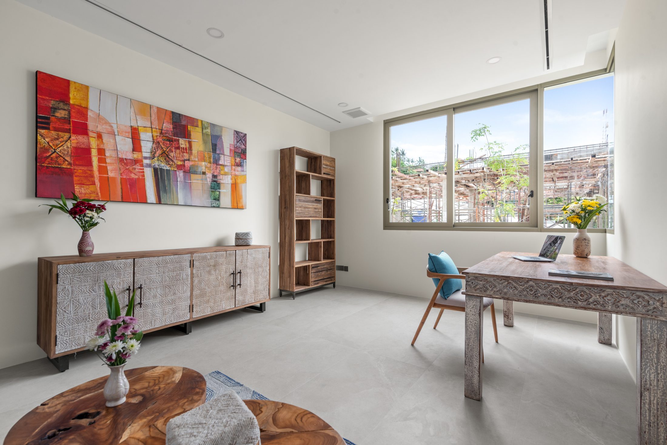 Maravilla Office Room