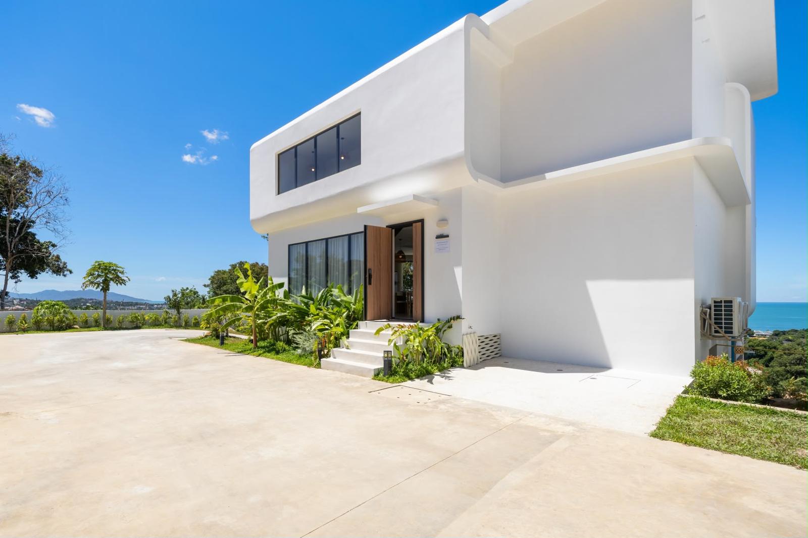 Brand-New 3-Bedroom Smart Pool Villa with Infinity Sea View