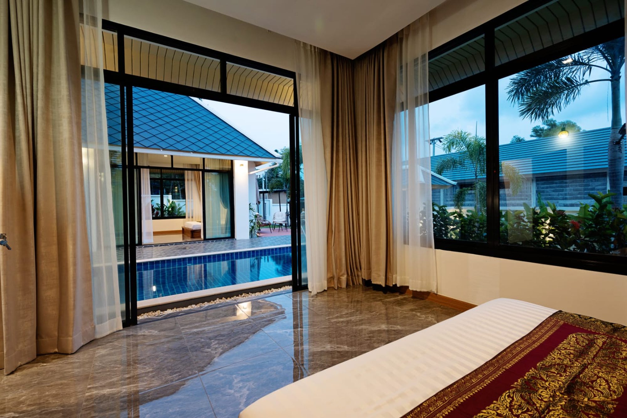 image012 Designer 4-Bedroom Pool Villa for Sale in Bophut, Koh Samui