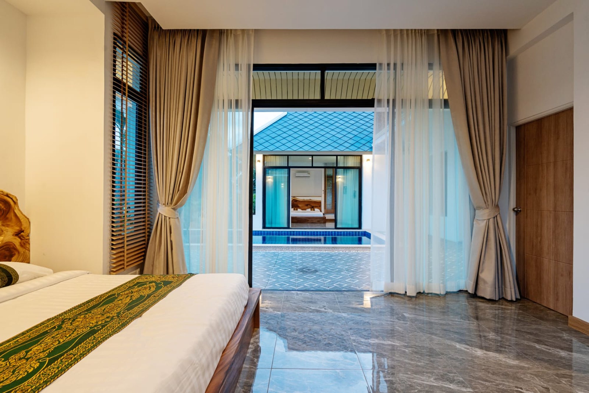 image013 Designer 4-Bedroom Pool Villa for Sale in Bophut, Koh Samui