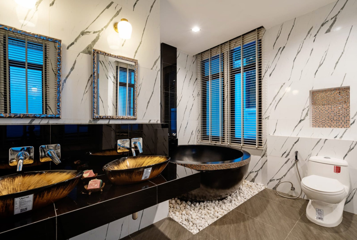 Designer 4-Bedroom Pool Villa for Sale in Bophut, Koh Samui