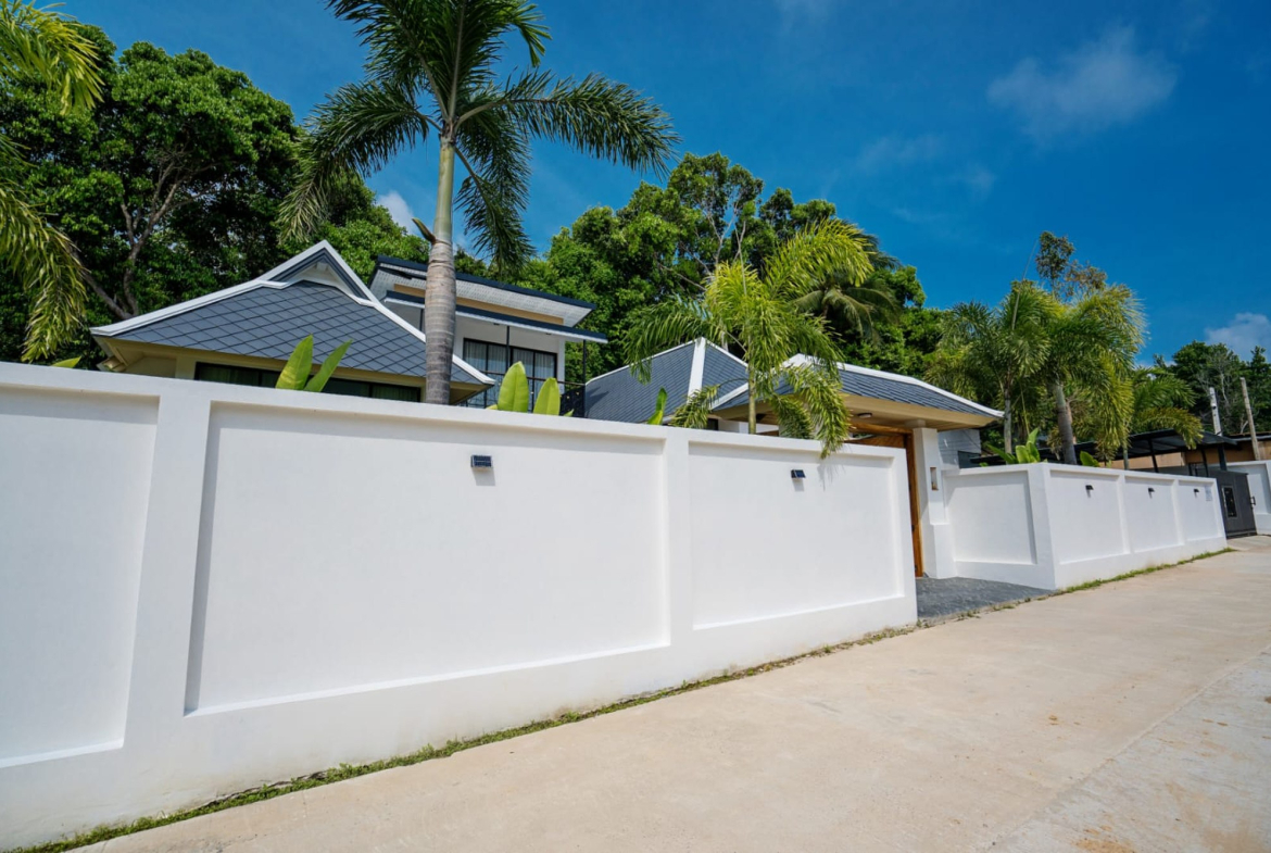 Designer 4-Bedroom Pool Villa for Sale in Bophut, Koh Samui