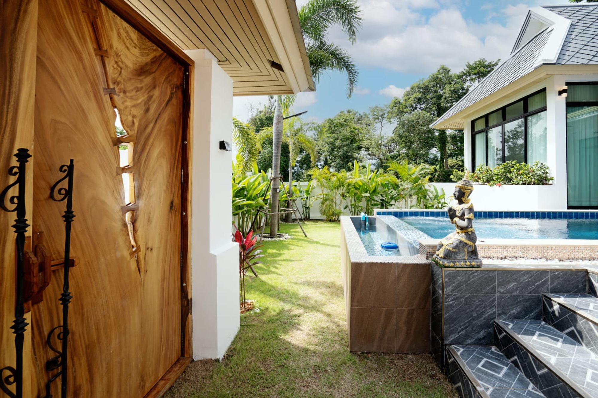 image032 Designer 4-Bedroom Pool Villa for Sale in Bophut, Koh Samui