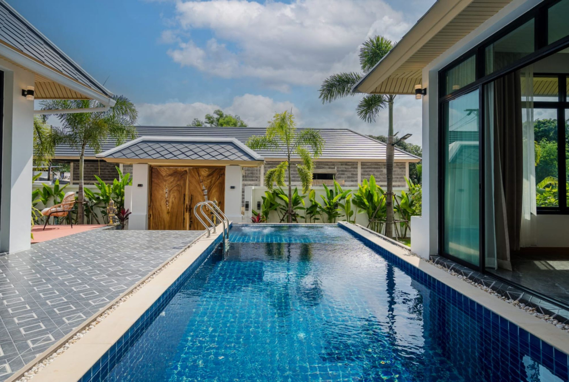 Designer 4-Bedroom Pool Villa for Sale in Bophut, Koh Samui