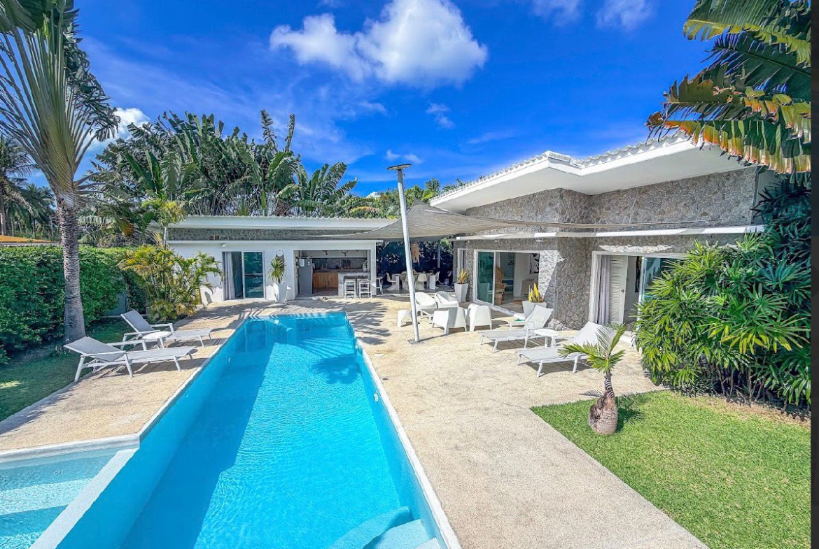 Beautiful Private Pool Villa for Sale in Maenam, Koh Samui