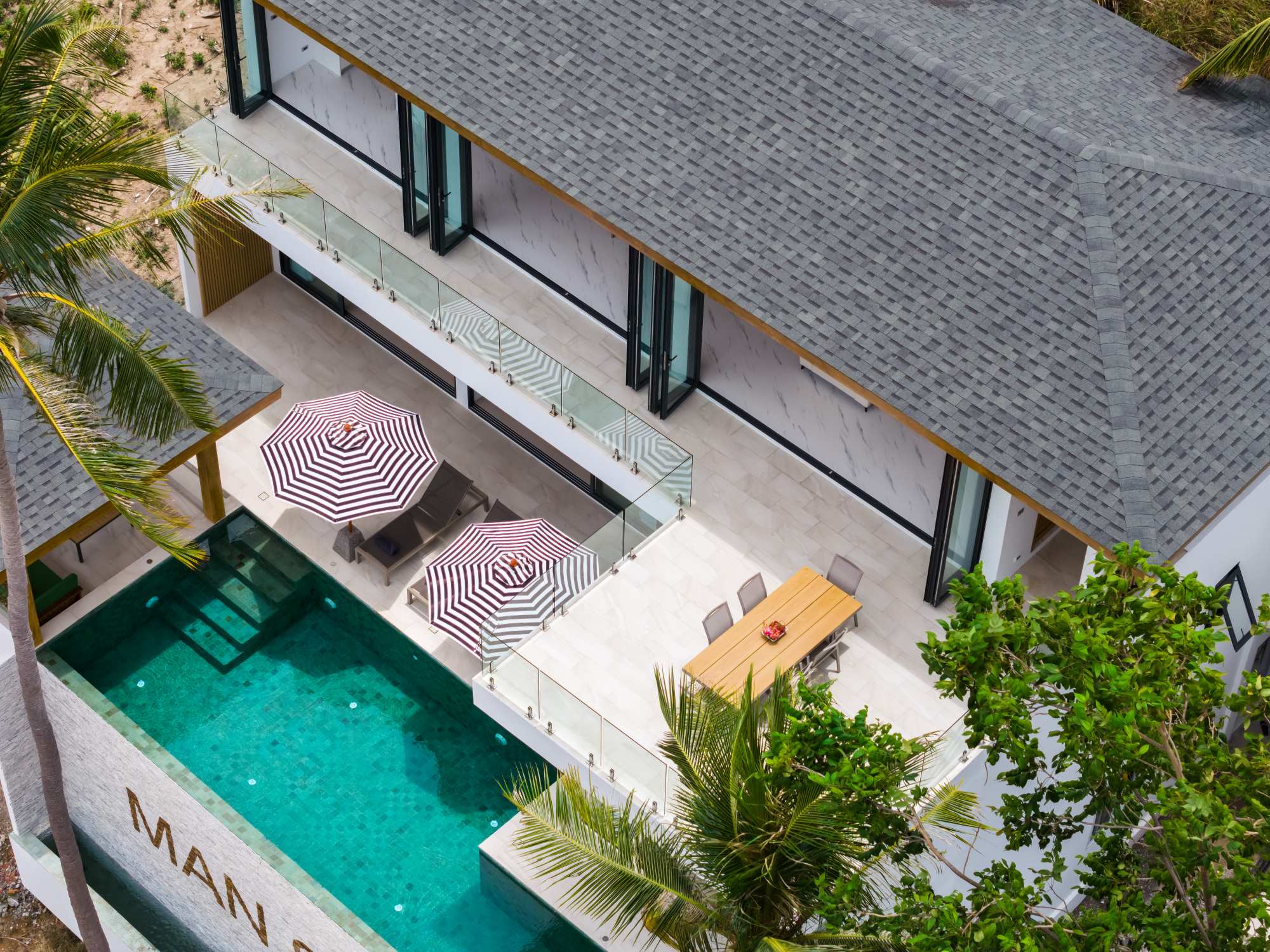 image009 Freehold Luxury Pool Villas with Stunning Sea & Garden Views