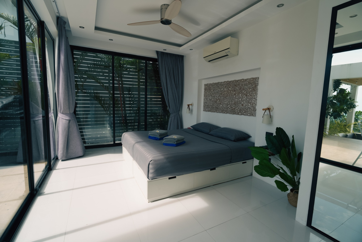4-Bedroom Sea View Villa for Sale in Chaweng Hill, Koh Samui