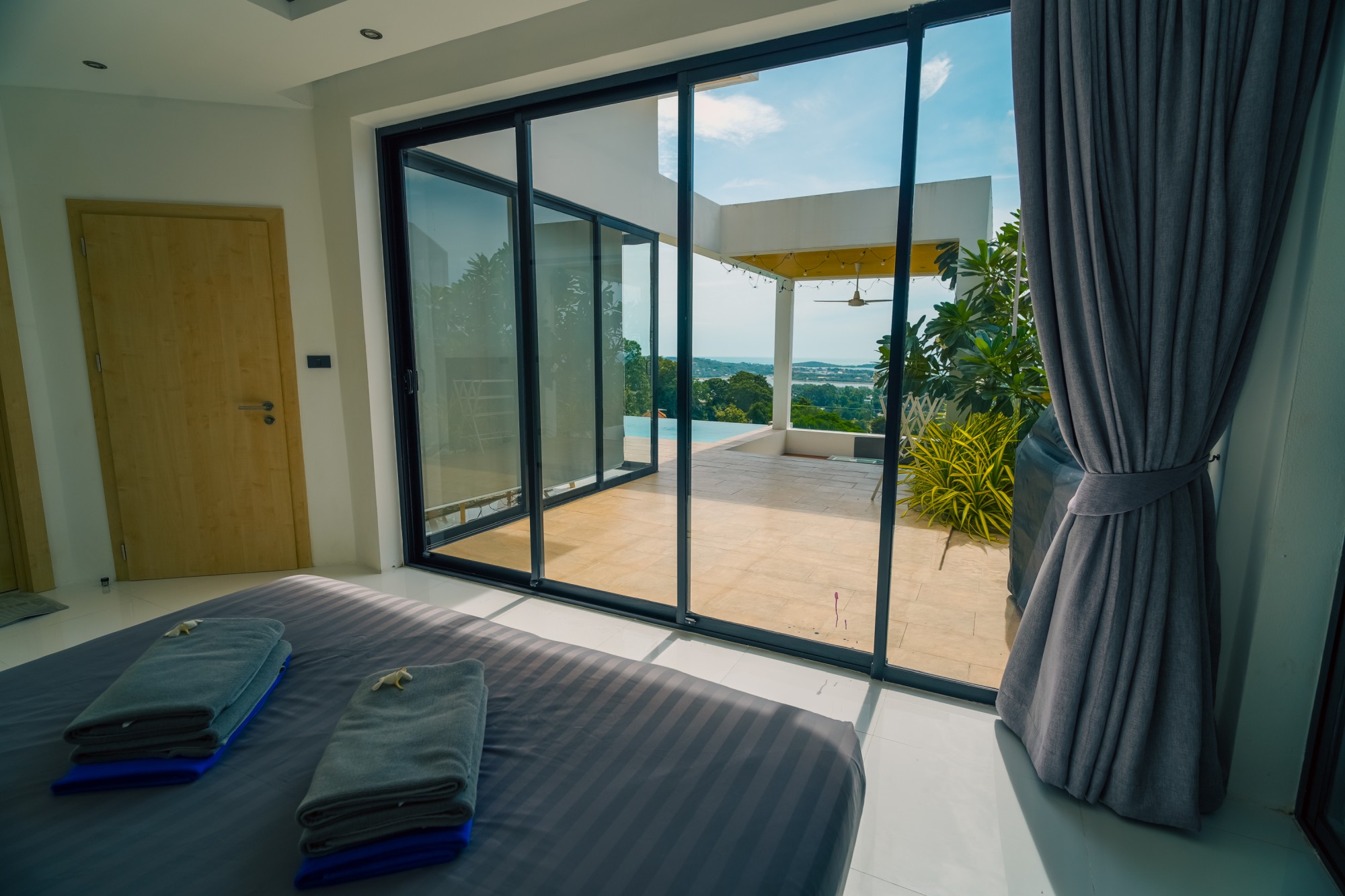 image014 4-Bedroom Sea View Villa for Sale in Chaweng Hill, Koh Samui