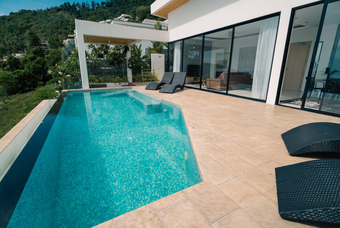 4-Bedroom Sea View Villa for Sale in Chaweng Hill, Koh Samui