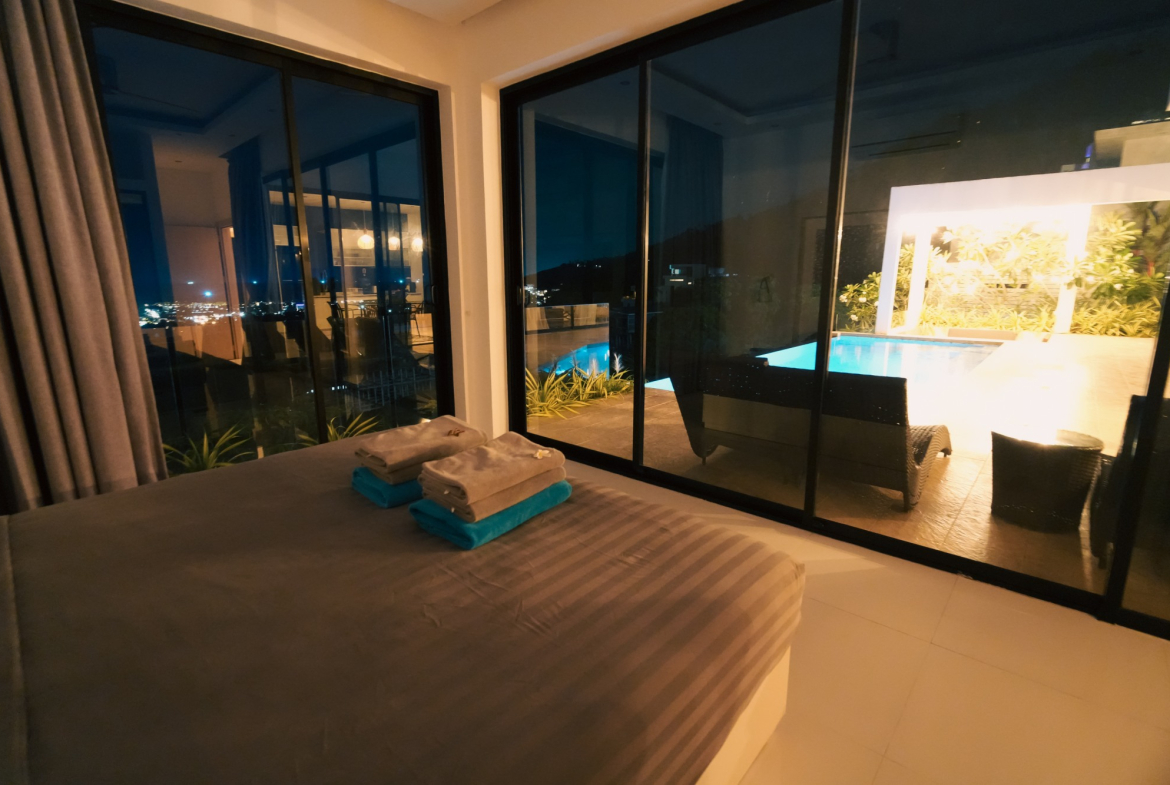4-Bedroom Sea View Villa for Sale in Chaweng Hill, Koh Samui