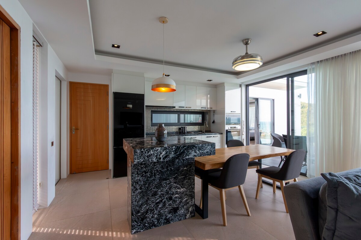 Renovated 5-Bedroom Sea-View Pool Villa for Sale or Rent in Chaweng Noi, Koh Samui