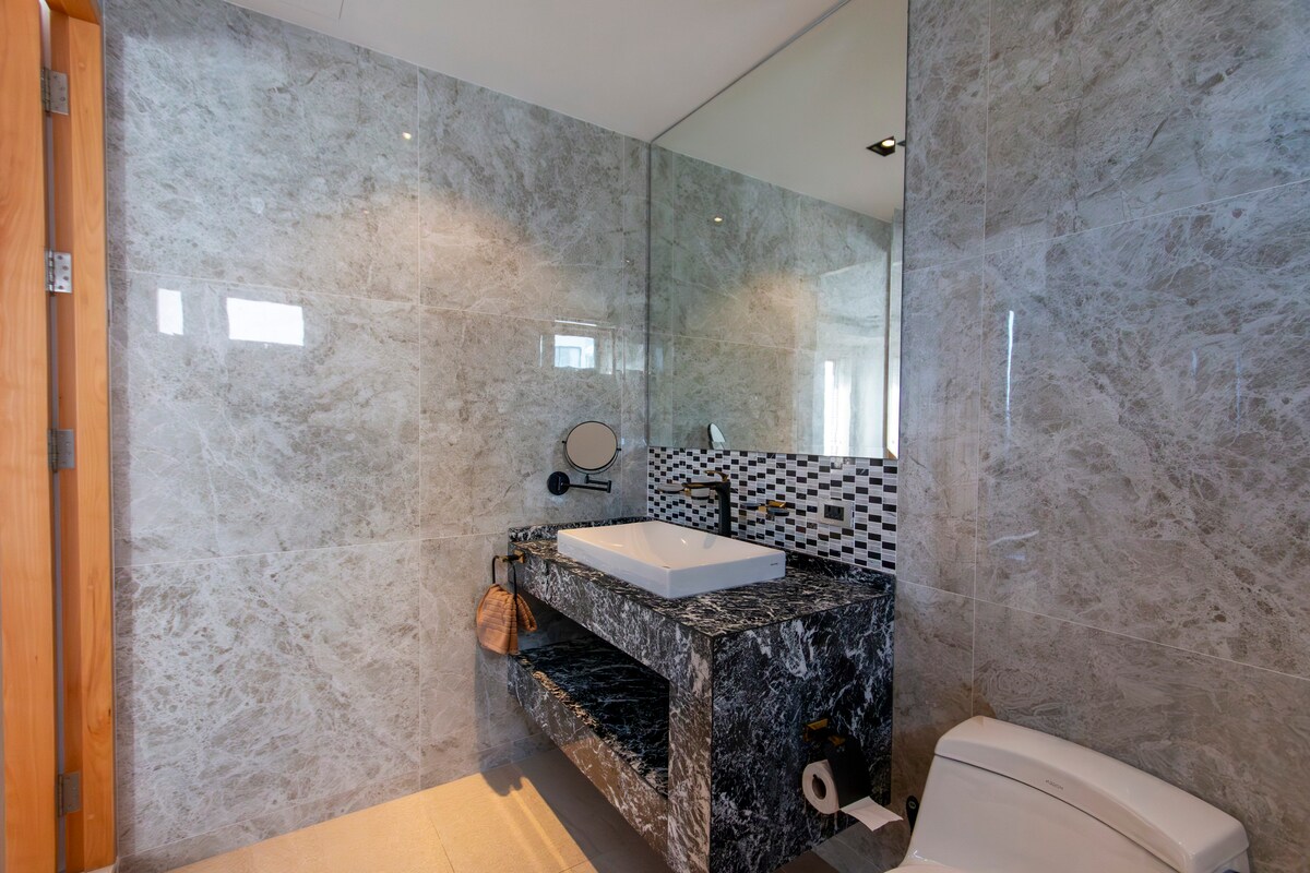 Renovated 5-Bedroom Sea-View Pool Villa for Sale or Rent in Chaweng Noi, Koh Samui