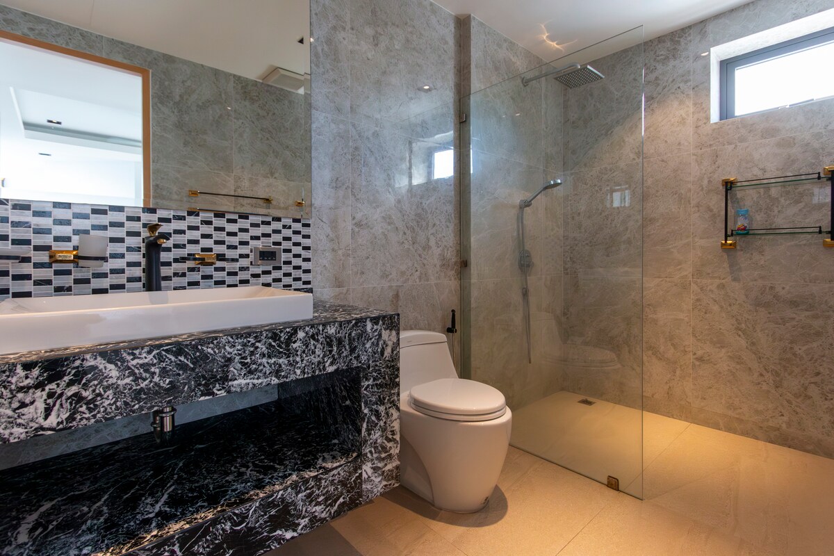Renovated 5-Bedroom Sea-View Pool Villa for Sale or Rent in Chaweng Noi, Koh Samui