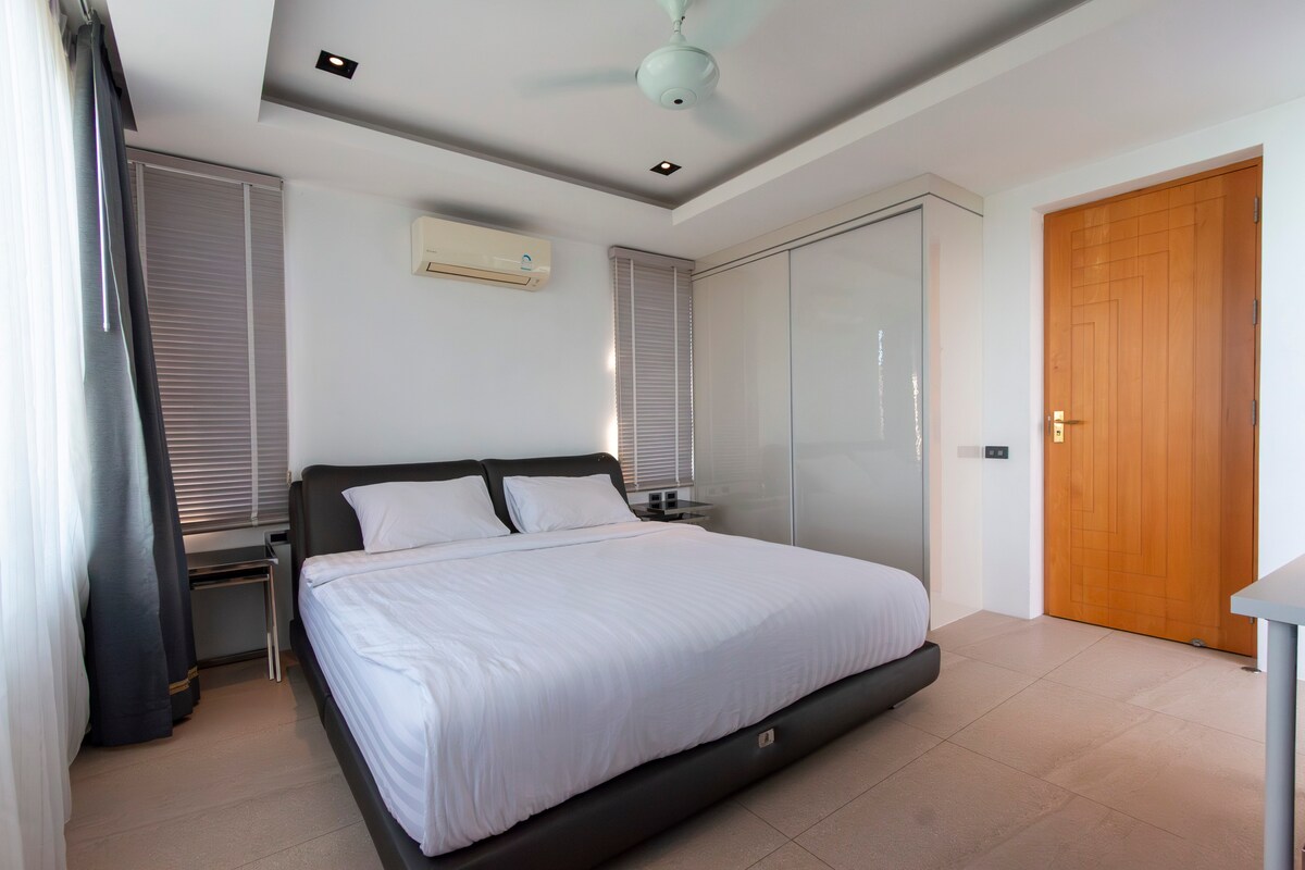 Renovated 5-Bedroom Sea-View Pool Villa for Sale or Rent in Chaweng Noi, Koh Samui