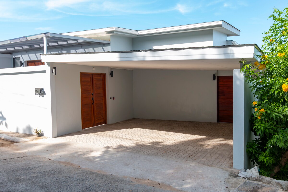 Renovated 5-Bedroom Sea-View Pool Villa for Sale or Rent in Chaweng Noi, Koh Samui