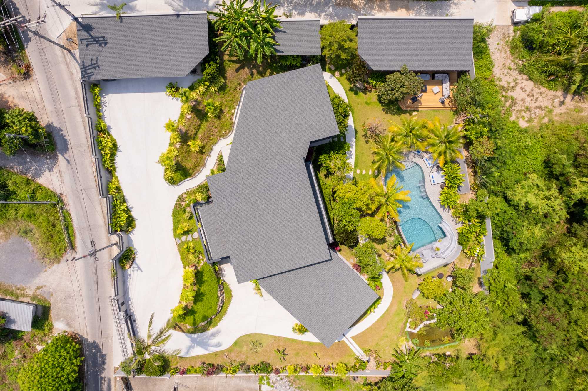 image003 Luxury 4-Bedroom Pool Villa for Sale in Koh Samui