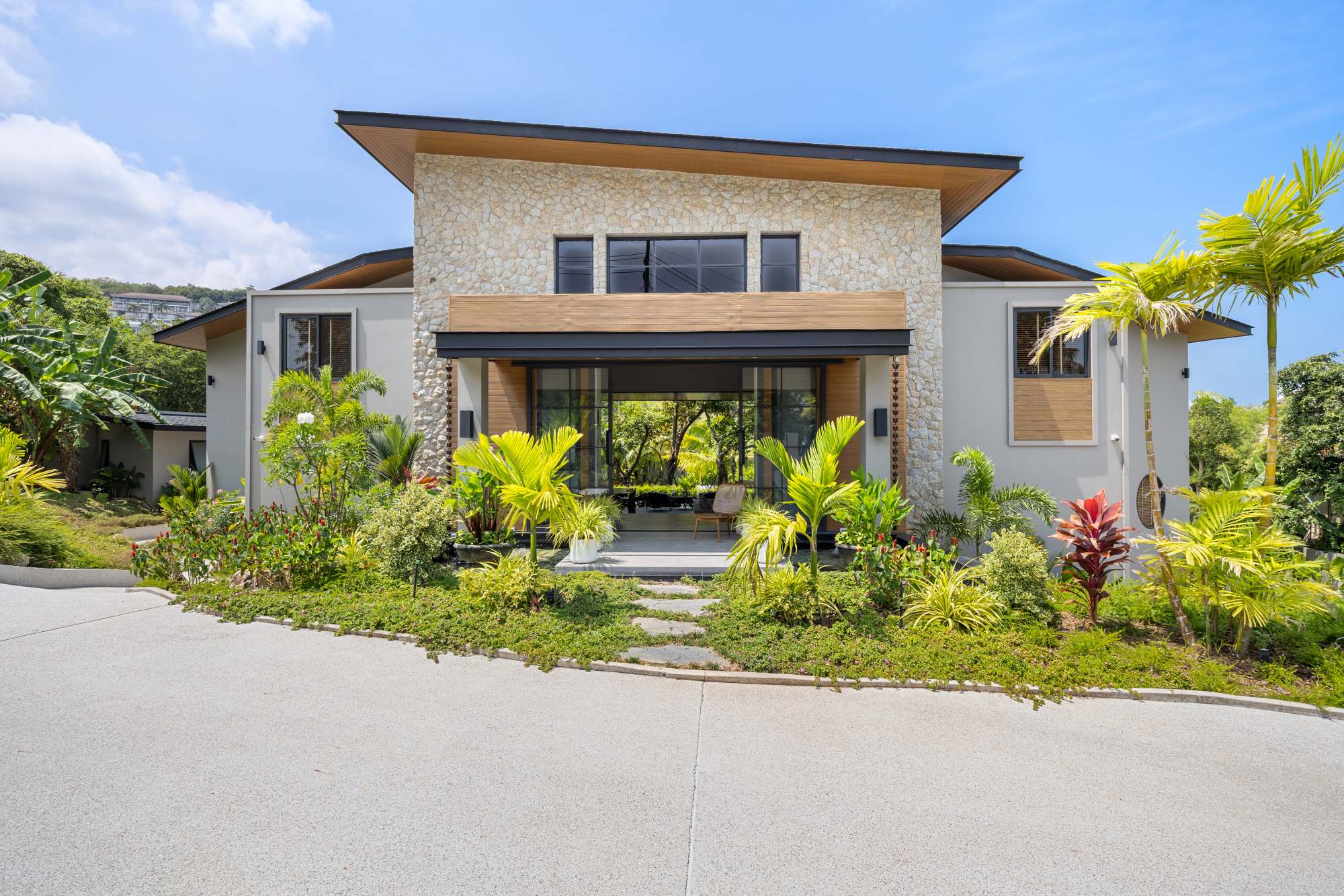 image036 Luxury 4-Bedroom Pool Villa for Sale in Koh Samui