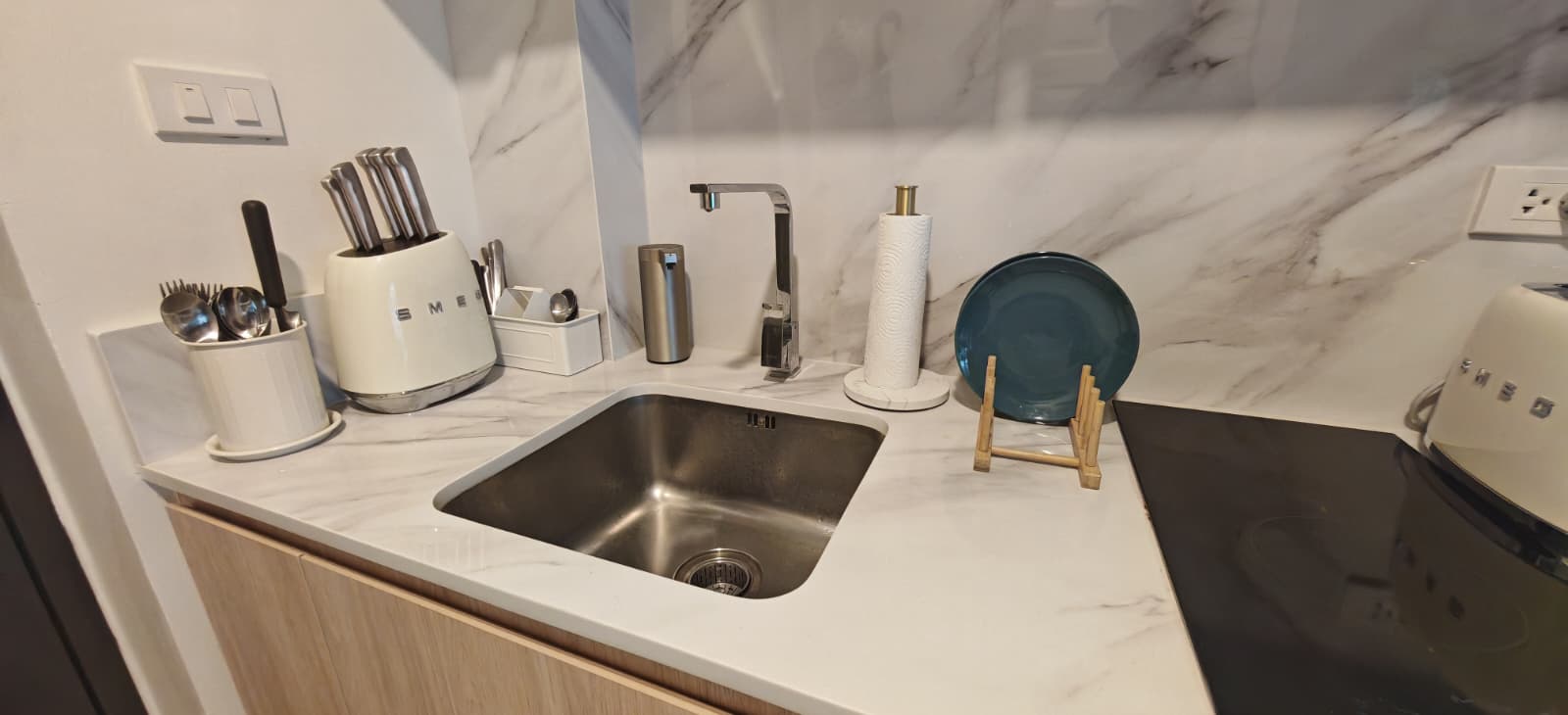 Marble-look kitchen counter and sink, Terraza Lamai studio