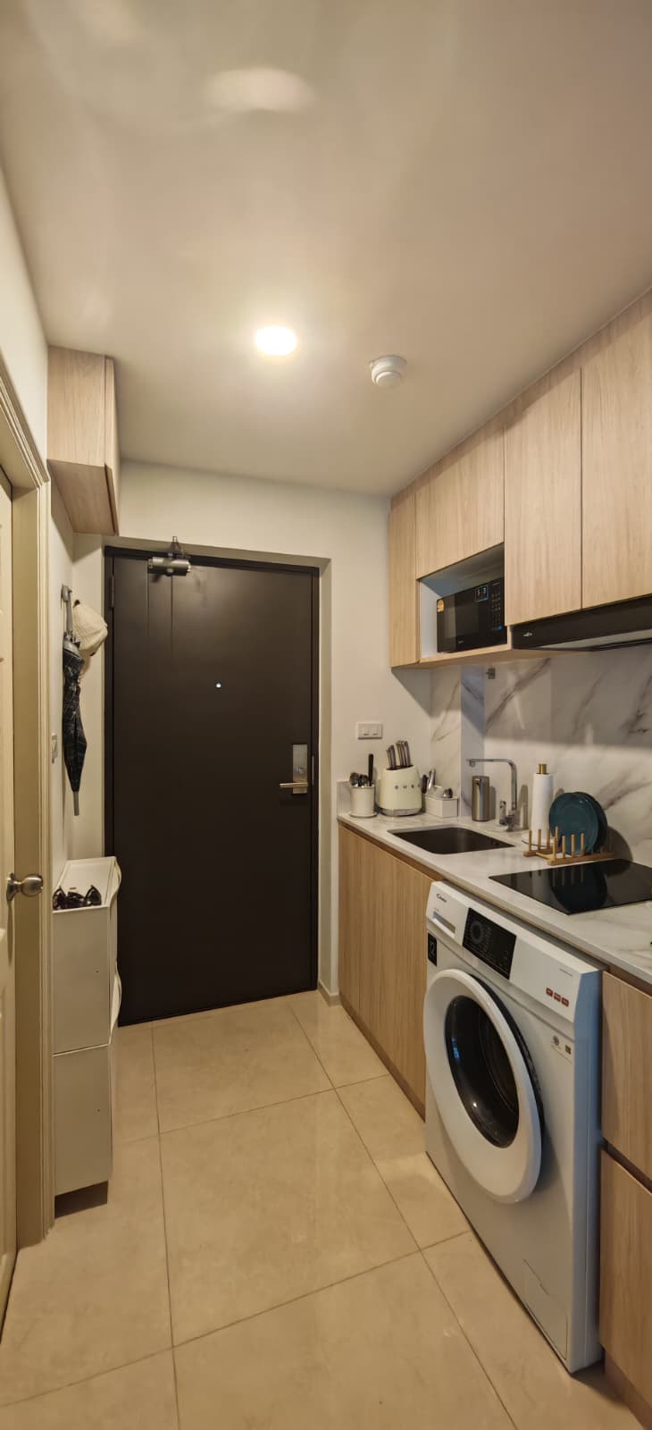 Entrance with kitchen and washing machine, Lamai studio condo