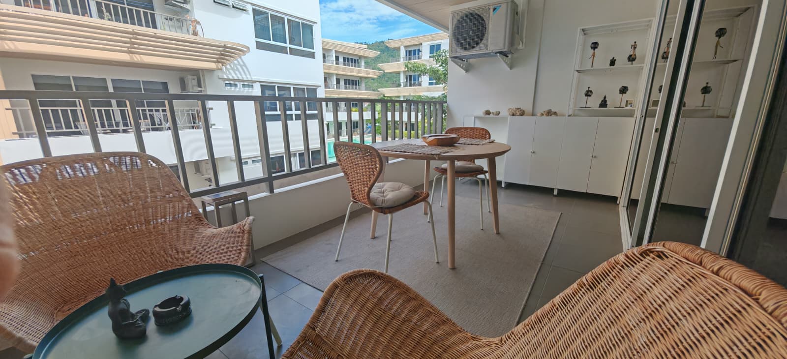 Balcony lounge corner with rattan chairs, Terraza Lamai
