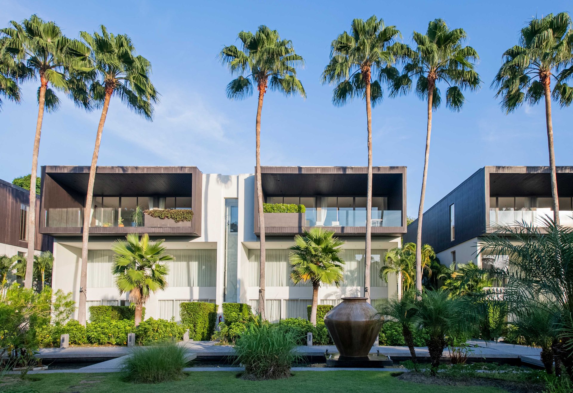 Baan Yamu Residences, Cape Yamu, Phuket – Residence buildings framed by palms
