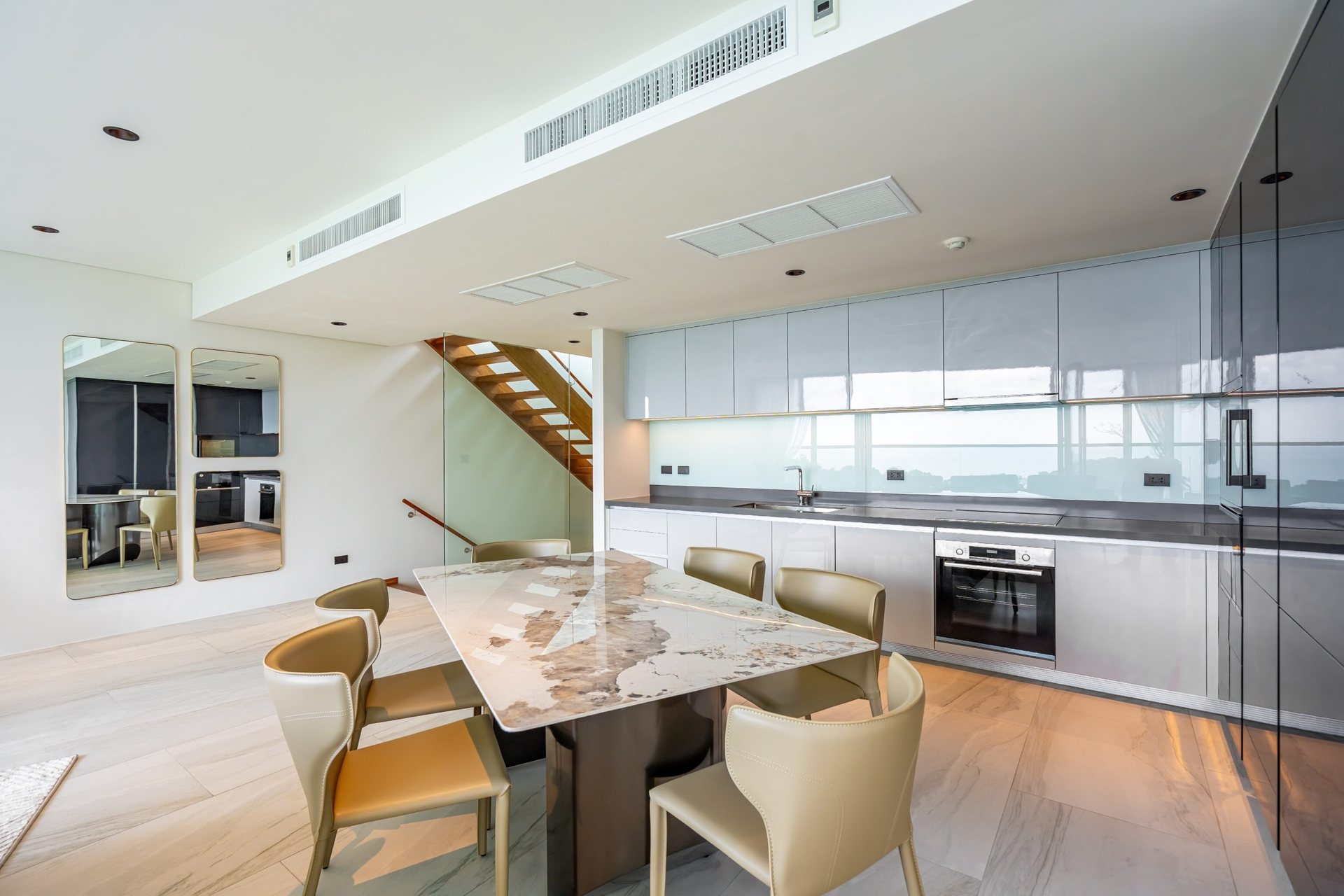 Bluepoint Condominiums, Patong, Phuket – Open-plan kitchen and dining