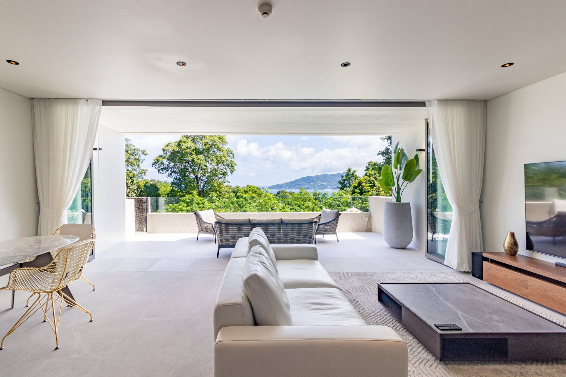 Bluepoint Condominiums, Patong, Phuket – Living and dining area