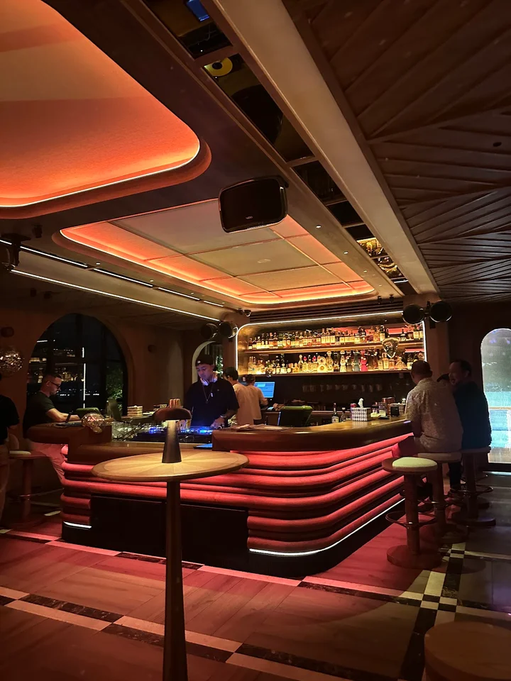 Easy on Tam's – photo 3